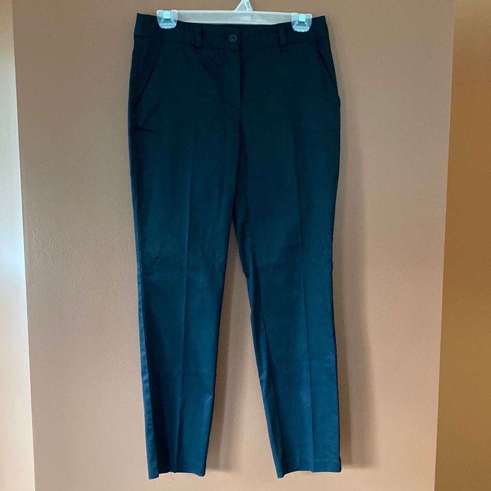 Vero Moda ladies black dress pant in size 36. Cotton/elastane blend.